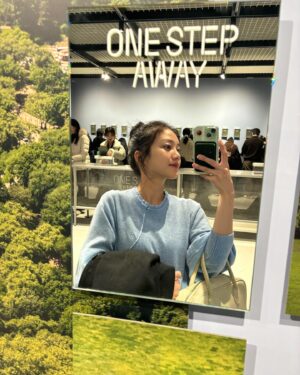 Hong Hwa-yeon Instagram - 봄님을 기다리며 🐾🐾