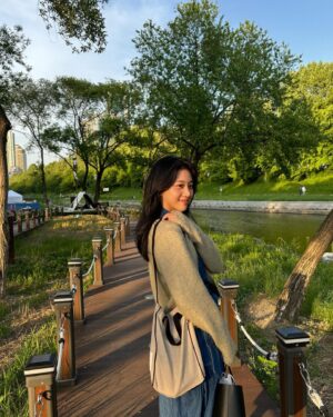 Hong Hwa-yeon Instagram - 광합성💚
