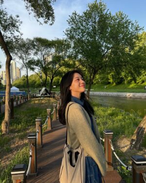 Hong Hwa-yeon Instagram - 광합성💚