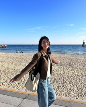 Hong Hwa-yeon Instagram - 보따리꾼~~~🦫🫶