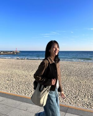 Hong Hwa-yeon Instagram - 보따리꾼~~~🦫🫶