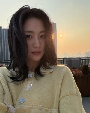 Hong Hwa-yeon Instagram - 🫨🫨 🫎