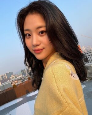 Hong Hwa-yeon Instagram - 🫨🫨 🫎