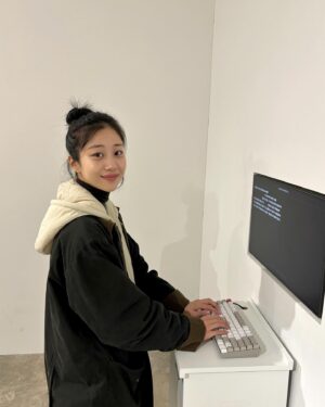 Hong Hwa-yeon Instagram - 🤜💓🤛