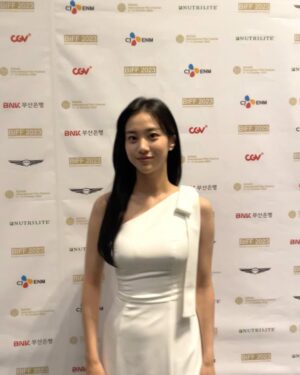 Hong Hwa-yeon Instagram - @busanfilmfest ❤️••