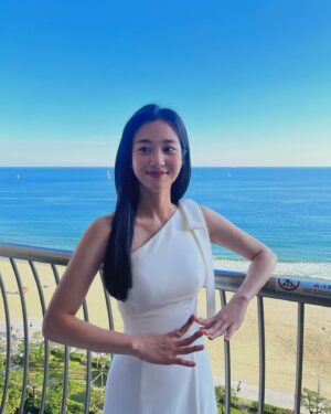 Hong Hwa-yeon Instagram - @busanfilmfest ❤️••