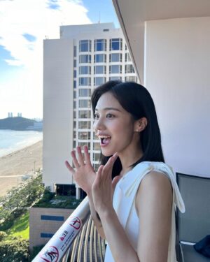 Hong Hwa-yeon Instagram - @busanfilmfest ❤️••
