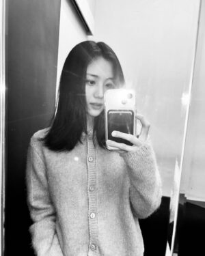 Hong Hwa-yeon Instagram - 푸르른 2024년 ~~~ 🩵🐸🐉🪽🪽