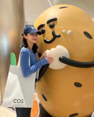 Hong Hwa-yeon Instagram - 엄마 나 찍어줭,,, 🥔🌝