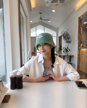 Hong Hwa-yeon Instagram - 제주도 처음 와본 사람~~~~~ 저요~~~ 🤸‍♀️🩵💚💚🫧
