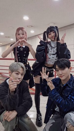 Hong Joo-chan Instagram - Bad News 입 못 다물걸🤭 #KISSOFLIFE #나띠 #하늘 님과 함께한 #Feelme_Challenge

#GoldenChild #골든차일드
#Feelme #Feel_GNCD 
#NATTY #HANEUL
#이대열 #Y #이장준 #TAG #배승민
#봉재현 #김지범 #김동현 #홍주찬 #최보민
#LEEDAEYEOL #CHOISUNGYUN #LEEJANGJUN #SONYOUNGTAEK #BAESEUNGMIN
#BONGJAEHYUN #KIMJIBEOM #KIMDONGHYUN #HONGJOOCHAN #CHOIBOMIN