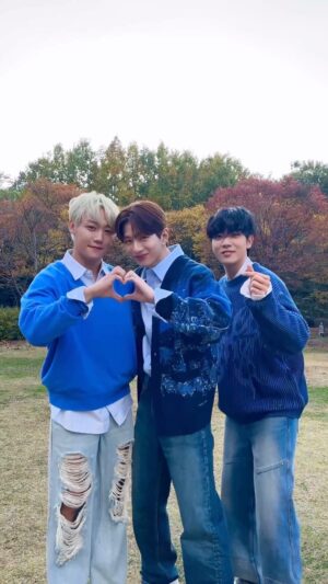 Hong Joo-chan Instagram - 영원해 Blind Love💙 #Feelme_Challenge

#GoldenChild #골든차일드 #GNCD
#Feelme #Feel_GNCD #Challenge
#이대열 #Y #TAG #배승민
#봉재현 #김지범 #김동현 #홍주찬 #최보민
#LEEDAEYEOL #CHOISUNGYUN #LEEJANGJUN #SONYOUNGTAEK #BAESEUNGMIN
#BONGJAEHYUN #KIMJIBEOM #KIMDONGHYUN #HONGJOOCHAN #CHOIBOMIN