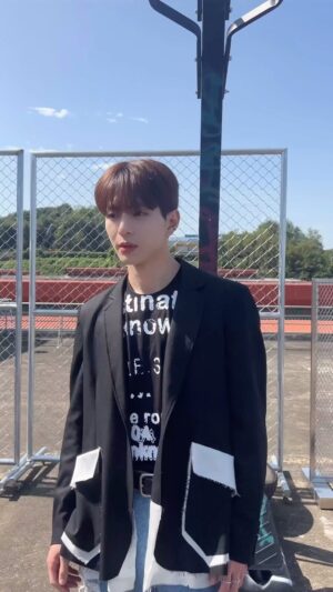 Hong Joo-chan Instagram - #최보민 을 느껴봐 지금 Now ✨ #Feelme_Challenge #GoldenChild #골든차일드

#GNCD #Feelme #Feel_GNCD #Challenge #NewMusic
#이대열 #Y #이장준 #TAG #배승민
#봉재현 #김지범 #김동현 #홍주찬 
#LEEDAEYEOL #CHOISUNGYUN #LEEJANGJUN #SONYOUNGTAEK #BAESEUNGMIN
#BONGJAEHYUN #KIMJIBEOM #KIMDONGHYUN #HONGJOOCHAN #CHOIBOMIN