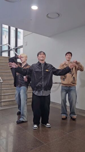 Hong Joo-chan Instagram - Feel 넘치는 최고의 Dancer😝 #더오드 #theodd 님들과 함께한 #Feelme_Challenge

#GoldenChild #골든차일드 #GNCD
#Feelme #Feel_GNCD #Challenge #NewMusic
#이대열 #Y #이장준 #TAG #배승민
#봉재현 #김지범 #김동현 #홍주찬 #최보민
#LEEDAEYEOL #CHOISUNGYUN #LEEJANGJUN #SONYOUNGTAEK #BAESEUNGMIN
#BONGJAEHYUN #KIMJIBEOM #KIMDONGHYUN #HONGJOOCHAN #CHOIBOMIN