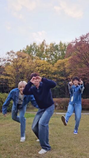 Hong Joo-chan Instagram - 난 너만 볼 수 있다면💙 #Feelme_Challenge

#GoldenChild #골든차일드 #GNCD
#Feelme #Feel_GNCD #Challenge
#이대열 #Y #TAG #배승민
#봉재현 #김지범 #김동현 #홍주찬 #최보민
#LEEDAEYEOL #CHOISUNGYUN #LEEJANGJUN #SONYOUNGTAEK #BAESEUNGMIN
#BONGJAEHYUN #KIMJIBEOM #KIMDONGHYUN #HONGJOOCHAN #CHOIBOMIN