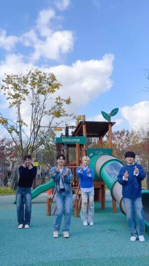 Hong Joo-chan Instagram - 이렇게 골드니스를 사랑해💛 #골든차일드

#GoldenChild #GNCD
#사랑스러워 #사랑스러워챌린지
#이대열 #Y #이장준 #TAG #배승민
#봉재현 #김지범 #김동현 #홍주찬 #최보민
#LEEDAEYEOL #CHOISUNGYUN #LEEJANGJUN #SONYOUNGTAEK #BAESEUNGMIN
#BONGJAEHYUN #KIMJIBEOM #KIMDONGHYUN #HONGJOOCHAN #CHOIBOMIN