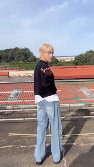 Hong Joo-chan Instagram - #이장준 을 느껴봐 지금 Now ✨ #Feelme_Challenge

#GoldenChild #골든차일드 #GNCD
#Feelme #Feel_GNCD #Challenge
#이대열 #Y #TAG #배승민
#봉재현 #김지범 #김동현 #홍주찬 #최보민
#LEEDAEYEOL #CHOISUNGYUN #LEEJANGJUN #SONYOUNGTAEK #BAESEUNGMIN
#BONGJAEHYUN #KIMJIBEOM #KIMDONGHYUN #HONGJOOCHAN #CHOIBOMIN