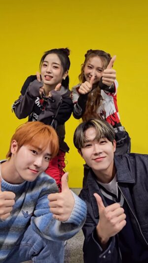 Hong Joo-chan Instagram - like a cheese🧀같은  #영파씨 #정선혜 #위연정 님과 함께한 #Feelme_Challenge

#GoldenChild #골든차일드 #GNCD
#Feelme #Feel_GNCD #Challenge 
#이대열 #Y #이장준 #TAG #배승민
#봉재현 #김지범 #김동현 #홍주찬 #최보민
#LEEDAEYEOL #CHOISUNGYUN #LEEJANGJUN #SONYOUNGTAEK #BAESEUNGMIN
#BONGJAEHYUN #KIMJIBEOM #KIMDONGHYUN #HONGJOOCHAN #CHOIBOMIN