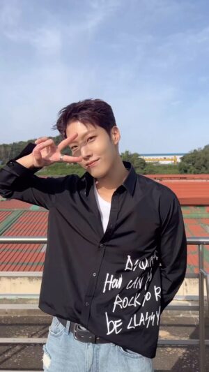 Hong Joo-chan Instagram - #이대열 을 느껴봐 지금 Now ✨ #Feelme_Challenge #GoldenChild #골든차일드

#GNCD #Feelme #Feel_GNCD 
#Challenge #NewMusic
#이대열 #Y #이장준 #TAG #배승민 #봉재현 #김지범 #김동현 #홍주찬 #최보민
#LEEDAEYEOL #CHOISUNGYUN #LEEJANGJUN #SONYOUNGTAEK #BAESEUNGMIN
#BONGJAEHYUN #KIMJIBEOM #KIMDONGHYUN #HONGJOOCHAN #CHOIBOMIN