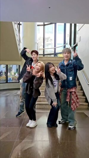 Hong Joo-chan Instagram - 골든차일드 이대열, (명예)로켓펀치 이장준, #로켓펀치 #수윤 #윤경 님과 함께한 #Feelme_Challenge

#GoldenChild #골든차일드 #GNCD
#Feelme #Feel_GNCD #Challenge 
#이대열 #Y #이장준 #TAG #배승민
#봉재현 #김지범 #김동현 #홍주찬 #최보민
#LEEDAEYEOL #CHOISUNGYUN #LEEJANGJUN #SONYOUNGTAEK #BAESEUNGMIN
#BONGJAEHYUN #KIMJIBEOM #KIMDONGHYUN #HONGJOOCHAN #CHOIBOMIN