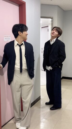 Hong Joo-chan Instagram - 골드니스 전용 어떤가요 건강.ver🏥 (by 장준) #주찬 #어떤가요 #Reels

#HONGJOOCHAN #홍주찬 
#GoldenChild #골든차일드 #GNCD 
#주찬_어떤가요