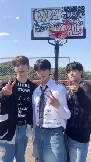 Hong Joo-chan Instagram - Feel me🖤🖤🖤🪄 #Feelme_Challenge

#GoldenChild #골든차일드 #GNCD
#Feelme #Feel_GNCD #Challenge #NewMusic
#이대열 #Y #이장준 #TAG #배승민
#봉재현 #김지범 #김동현 #홍주찬 #최보민
#LEEDAEYEOL #CHOISUNGYUN #LEEJANGJUN #SONYOUNGTAEK #BAESEUNGMIN
#BONGJAEHYUN #KIMJIBEOM #KIMDONGHYUN #HONGJOOCHAN #CHOIBOMIN