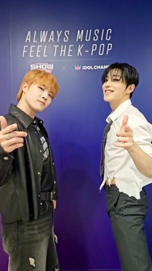 Hong Joo-chan Instagram - 유일한 달빛 아래에 있는 ✨ #문종업 님과 함께한 #Feelme_Challenge

#GoldenChild #골든차일드 #GNCD
#Feelme #Feel_GNCD #Challenge
#이대열 #Y #이장준 #TAG #배승민
#봉재현 #김지범 #김동현 #홍주찬 #최보민
#LEEDAEYEOL #CHOISUNGYUN #LEEJANGJUN #SONYOUNGTAEK #BAESEUNGMIN
#BONGJAEHYUN #KIMJIBEOM #KIMDONGHYUN #HONGJOOCHAN #CHOIBOMIN