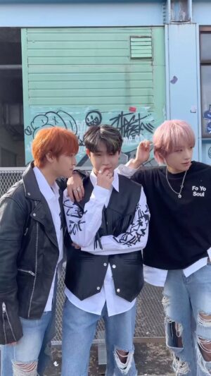 Hong Joo-chan Instagram - Feel me🖤🤍🤍 #Feelme_Challenge

#GoldenChild #골든차일드 #GNCD
#Feelme #Feel_GNCD #Challenge #NewMusic
#이대열 #Y #이장준 #TAG #배승민
#봉재현 #김지범 #김동현 #홍주찬 #최보민
#LEEDAEYEOL #CHOISUNGYUN #LEEJANGJUN #SONYOUNGTAEK #BAESEUNGMIN
#BONGJAEHYUN #KIMJIBEOM #KIMDONGHYUN #HONGJOOCHAN #CHOIBOMIN