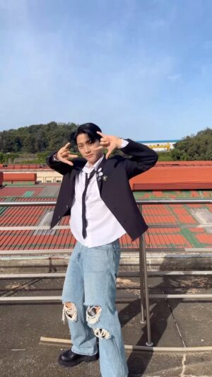 Hong Joo-chan Instagram - #홍주찬 을 느껴봐 지금 Now ✨ #Feelme_Challenge #GoldenChild #골든차일드

#GNCD #Feelme #Feel_GNCD 
#Challenge #NewMusic
#이대열 #Y #이장준 #TAG #배승민 #봉재현 #김지범 #김동현 #홍주찬 #최보민
#LEEDAEYEOL #CHOISUNGYUN #LEEJANGJUN #SONYOUNGTAEK #BAESEUNGMIN
#BONGJAEHYUN #KIMJIBEOM #KIMDONGHYUN #HONGJOOCHAN #CHOIBOMIN