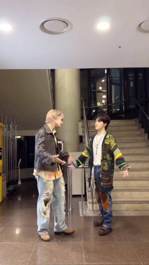 Hong Joo-chan Instagram - 세상에 음악의 신이 있다면🎶 #세븐틴 #디노 님과 함께한 #Feelme_Challenge

#GoldenChild #골든차일드 #GNCD
#Feelme #Feel_GNCD #Challenge #NewMusic
#이대열 #Y #이장준 #TAG #배승민
#봉재현 #김지범 #김동현 #홍주찬 #최보민
#LEEDAEYEOL #CHOISUNGYUN #LEEJANGJUN #SONYOUNGTAEK #BAESEUNGMIN
#BONGJAEHYUN #KIMJIBEOM #KIMDONGHYUN #HONGJOOCHAN #CHOIBOMIN