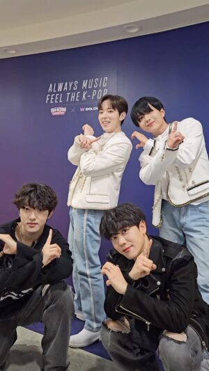 Hong Joo-chan Instagram - Let‘s fly away☁️ 네 날개를 펴🪽 #나인아이 #이든 #반 님과 함께한 #Feelme_Challenge

#GoldenChild #골든차일드 #GNCD
#Feelme #Feel_GNCD #Challenge
#이대열 #Y #이장준 #TAG #배승민
#봉재현 #김지범 #김동현 #홍주찬 #최보민
#LEEDAEYEOL #CHOISUNGYUN #LEEJANGJUN #SONYOUNGTAEK #BAESEUNGMIN
#BONGJAEHYUN #KIMJIBEOM #KIMDONGHYUN #HONGJOOCHAN #CHOIBOMIN