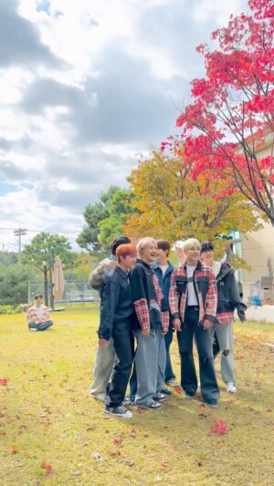 Hong Joo-chan Instagram - 세상을 비출게🫧 영원토록 Blind love💖 #GoldenChild #골든차일드 #shorts

#GoldenChild #골든차일드 #GNCD
#이대열 #Y #이장준 #TAG #배승민 
#봉재현 #김지범 #김동현 #홍주찬 #최보민
#LEEDAEYEOL #CHOISUNGYUN #LEEJANGJUN #SONYOUNGTAEK #BAESEUNGMIN
#BONGJAEHYUN #KIMJIBEOM #KIMDONGHYUN #HONGJOOCHAN #CHOIBOMIN