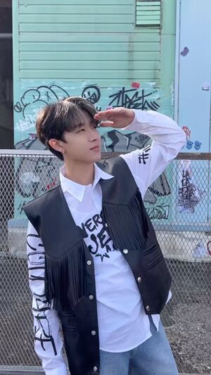 Hong Joo-chan Instagram - #김동현 을 느껴봐 지금 Now ✨ #Feelme_Challenge #GoldenChild #골든차일드

#GNCD #Feelme #Feel_GNCD 
#Challenge #NewMusic
#이대열 #Y #이장준 #TAG #배승민 #봉재현
 #김지범 #홍주찬 #최보민
#LEEDAEYEOL #CHOISUNGYUN #LEEJANGJUN #SONYOUNGTAEK #BAESEUNGMIN
#BONGJAEHYUN #KIMJIBEOM #KIMDONGHYUN #HONGJOOCHAN #CHOIBOMIN