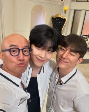 Hong Seok-cheon Instagram - 보석함  오늘 주인공은 2019년 이태원애서 발견한  차주완  잘컷다 멍뭉이  날아라 ㅎㅎ#홀석천의보석함 #차주완 #김똘똘
