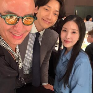 Hong Seok-cheon Instagram - 삼십년 방송생활 참 성실하게 했나보다  오랜만에 만나도 편한 사람들  반갑고 고맙고 사랑스럽다  축하자리에서 우리도 서로를 응원하고 축하하고  한껏 안아줬다  행복한 파티였네  #마동석 #예정화 결혼 진심으로 축하해  비공개라 신랑신부는 개인소장
