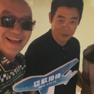 Hong Seok-cheon Instagram - 우리 여진구  새영화 #하이재킹 시사회  정말 많은 분들이 오셨네여  대박기원  나의보석 진구의 악역 연기 기대할게  흥행 가즈아  #여진구 #하정우 #성동일 #하이재킹 #마동석 #고창석 #임시완 #에일리 #김준수 #유지태  #홍석천의보석함  @greedilous  #박윤희 디자이너