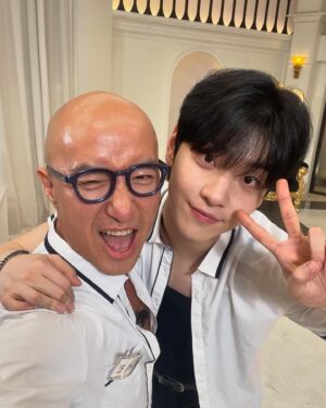 Hong Seok-cheon Instagram - 보석함  오늘 주인공은 2019년 이태원애서 발견한  차주완  잘컷다 멍뭉이  날아라 ㅎㅎ#홀석천의보석함 #차주완 #김똘똘