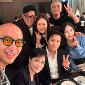 Hong Seok-cheon Instagram - 삼십년 방송생활 참 성실하게 했나보다  오랜만에 만나도 편한 사람들  반갑고 고맙고 사랑스럽다  축하자리에서 우리도 서로를 응원하고 축하하고  한껏 안아줬다  행복한 파티였네  #마동석 #예정화 결혼 진심으로 축하해  비공개라 신랑신부는 개인소장