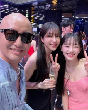 Hong Seok-cheon Instagram - 행복했던 어제의 기억들  한여름밤의 꿈 오랜만에 보는 여동생들  다들 예쁘다  #청룡시리즈어워즈  #송혜교 #宋慧乔 #宋慧喬 
#songhyegyo  #윤아 #임윤아 #임지연 #girlsgenerations  #유리 #권유리 #정려원 #하니 #안희연 #츄 #주현영 #김아영 #가비 #이은지  아 은우사진은 따로 남배우편에 ㅎㅎㅎ은우는 여자들 얼굴에 안밀려 ㅎㅎ