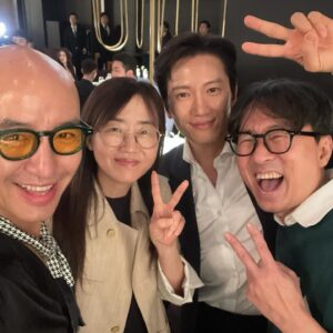 Hong Seok-cheon Instagram - 삼십년 방송생활 참 성실하게 했나보다  오랜만에 만나도 편한 사람들  반갑고 고맙고 사랑스럽다  축하자리에서 우리도 서로를 응원하고 축하하고  한껏 안아줬다  행복한 파티였네  #마동석 #예정화 결혼 진심으로 축하해  비공개라 신랑신부는 개인소장