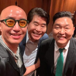 Hong Seok-cheon Instagram - 삼십년 방송생활 참 성실하게 했나보다  오랜만에 만나도 편한 사람들  반갑고 고맙고 사랑스럽다  축하자리에서 우리도 서로를 응원하고 축하하고  한껏 안아줬다  행복한 파티였네  #마동석 #예정화 결혼 진심으로 축하해  비공개라 신랑신부는 개인소장
