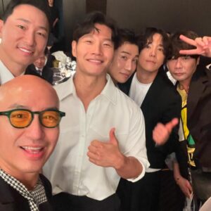 Hong Seok-cheon Instagram - 삼십년 방송생활 참 성실하게 했나보다  오랜만에 만나도 편한 사람들  반갑고 고맙고 사랑스럽다  축하자리에서 우리도 서로를 응원하고 축하하고  한껏 안아줬다  행복한 파티였네  #마동석 #예정화 결혼 진심으로 축하해  비공개라 신랑신부는 개인소장