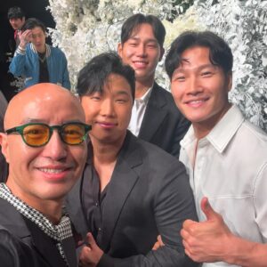 Hong Seok-cheon Instagram - 삼십년 방송생활 참 성실하게 했나보다  오랜만에 만나도 편한 사람들  반갑고 고맙고 사랑스럽다  축하자리에서 우리도 서로를 응원하고 축하하고  한껏 안아줬다  행복한 파티였네  #마동석 #예정화 결혼 진심으로 축하해  비공개라 신랑신부는 개인소장