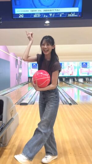 Honoka Akimoto Instagram - 柚姫とマネージャーさんと🎳
１投目ガターなのバレてる笑

#なんちが
#TEAMSHACHI
#秋本帆華
#超ときめき宣伝部
#アイドル #idol #スタプラ #japan

ボウリング上手くなりたい…！！！