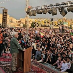 Hossein Darabi Instagram - هشیار باش ایرانی، برنگرده روحانی
واقعا کوبنده صحبت کرد سعید جلیلی تو میدون امام حسین