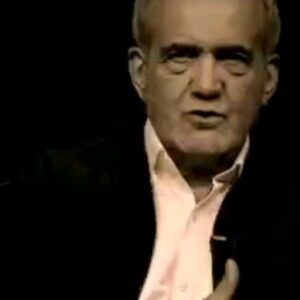 Hossein Darabi Instagram - نیستی ولی اسمت در مناظرات هست
نیستی ولی هنوز در مناظرات به تو تهمت میزنند
نیستی از خودت دفاع کنی، اما ادامه دهنده راهت از تو دفاع می‌کند