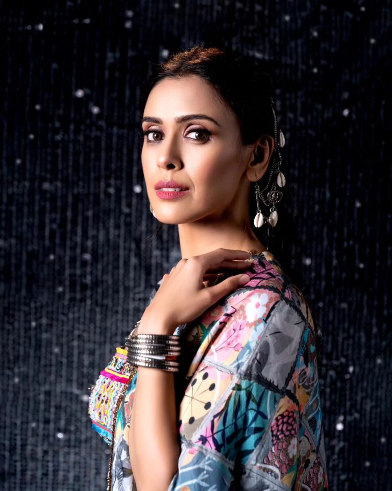 Actress Hrishitaa Bhatt HD Photos and Wallpapers June 2024