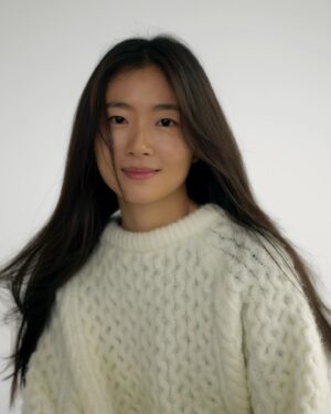 Hsu An-Chih Instagram - 拍攝宣傳照前，焦慮了好幾天，
除了要直面自己此刻的樣貌和狀態，
也開始思考，距離上一次拍攝，
是否有達成新的目標？
接著，又忍不住再拉長時間回顧，
檢視在演員生涯裡我的成長與改變，
結果不小心把自己困在「好」、「壞」之間。

差點都忘了，身為演員，
很多時候都在努力破除那些二分法的限制，
用更寬容的理解方式，
去觸碰或創造角色的深度。

這次我抹去了過多的妝扮，
而主題也就是之前經紀人所拋出的問題：
「妳認為自己的本質是黑色還是白色？」

但現在，
我好像比較想成為中間地帶的灰色。
就像是我近期時常給予的回應：「都很好。」
這樣的精神代表著—
我不排斥更多的可能性 : )

@happitogeder 

Photographer / @troy_wa_ng 
Makeup/ @hanghang615 
Hairstyle/ @juntsai__