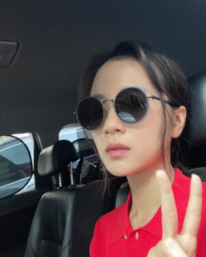 Hsu An-Chih Instagram - 年末裡的各種我，
🌚一下這樣、一下那樣🌝