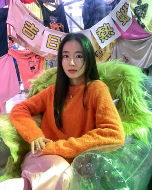 Hsu An-Chih Instagram - 年末裡的各種我，
🌚一下這樣、一下那樣🌝